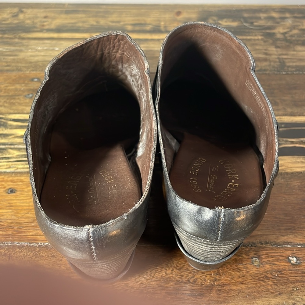 Kork-Ease clogs with wooden heel black size 11/43
Size 11 size 43 one tack gone - Picture 14 of 17